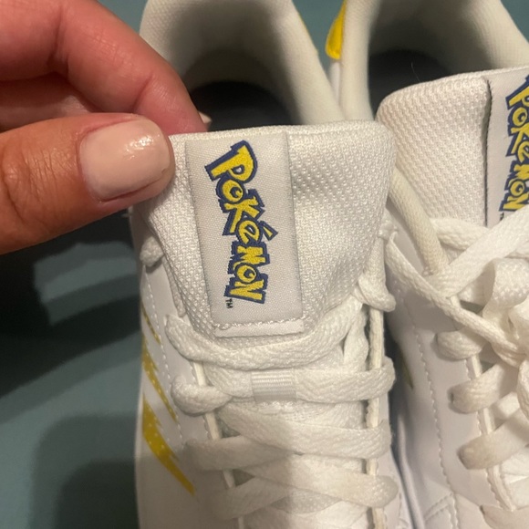 COPY - RARE FIND: Boys adidas Pokemon x Advantage J 'Pikachu sneakers Size 3 US - Picture 7 of 15